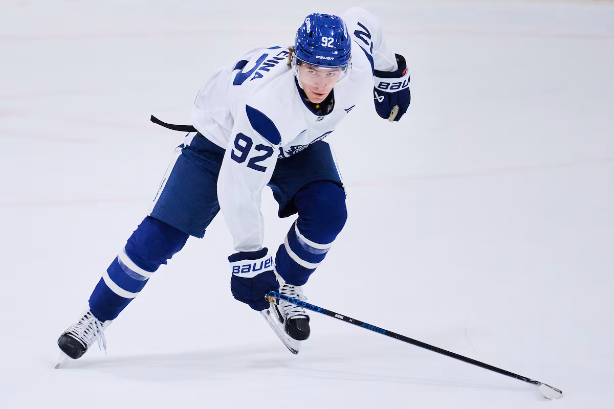 McKenna impressionne ses nouveaux coéquipiers alors que les Leafs entrent sur la glace au camp
