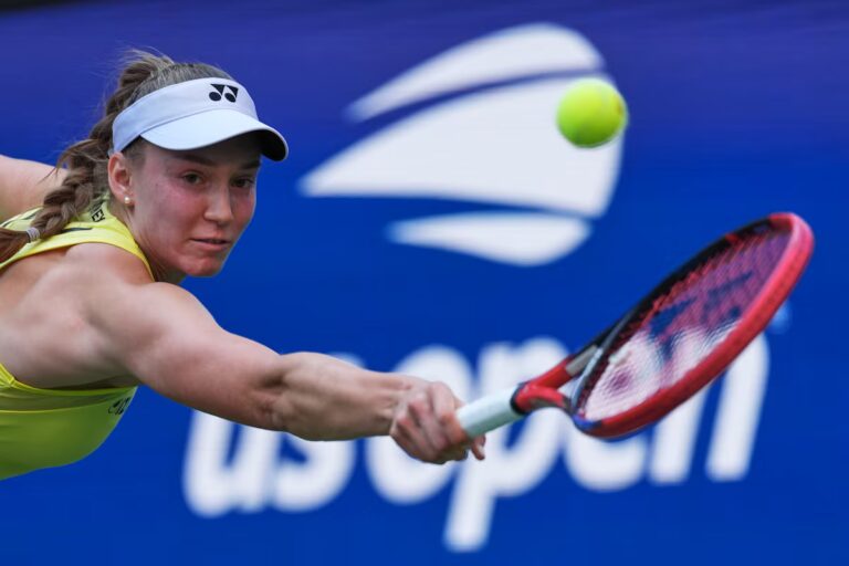 Rybakina dépasse Osaka et affrontera Zheng en quart de finale de l'US Open, avec une chance de devenir n°1