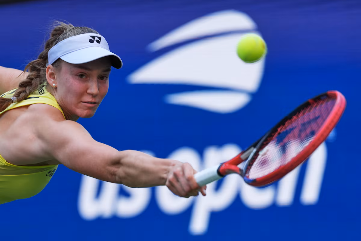 Rybakina dépasse Osaka et affrontera Zheng en quart de finale de l'US Open, avec une chance de devenir n°1