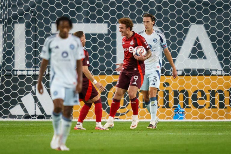 Sargent marque trois fois alors que le Toronto FC égalise l'Union de Philadelphie 4-4