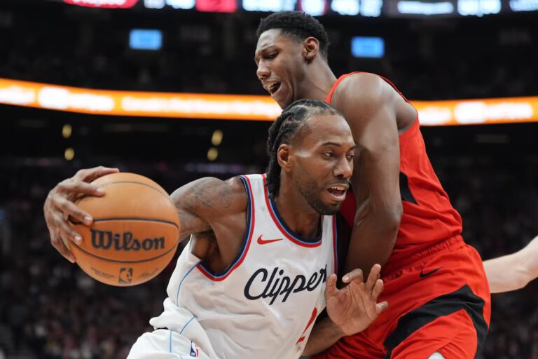 Son poignet à peine giflé par la NBA, Kawhi Leonard marque un salaire avec les Raptors