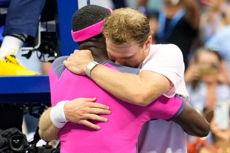Tiafoe donne à Michelsen une épaule sur laquelle pleurer après la victoire à l'US Open