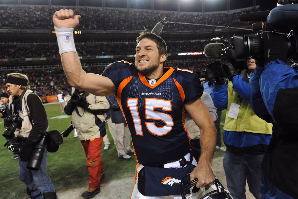 Un retour à Mile High, 12 ans plus tard : Tim Tebow de retour à Denver pour l'ouverture des Broncos