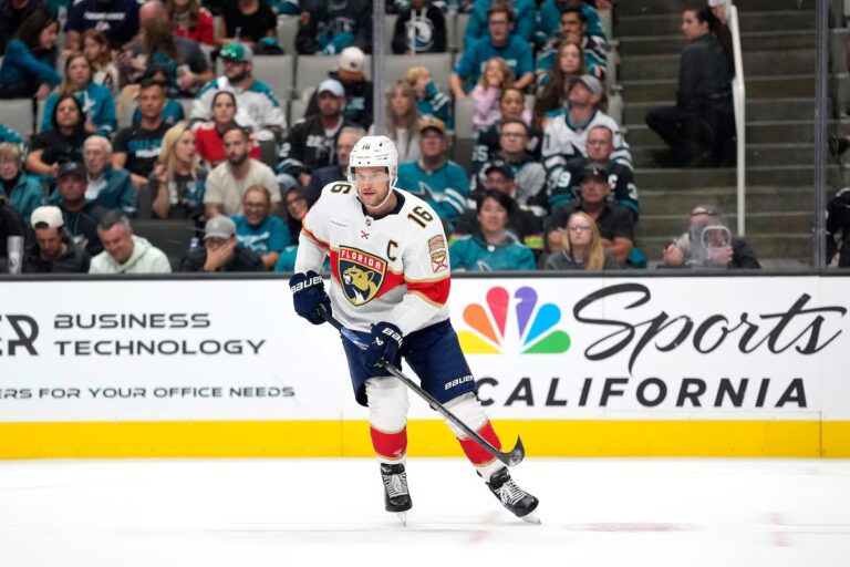 Aleksander Barkov sera absent 6 à 8 semaines en raison d'une blessure au genou, aucune intervention chirurgicale n'est nécessaire, selon les Panthers