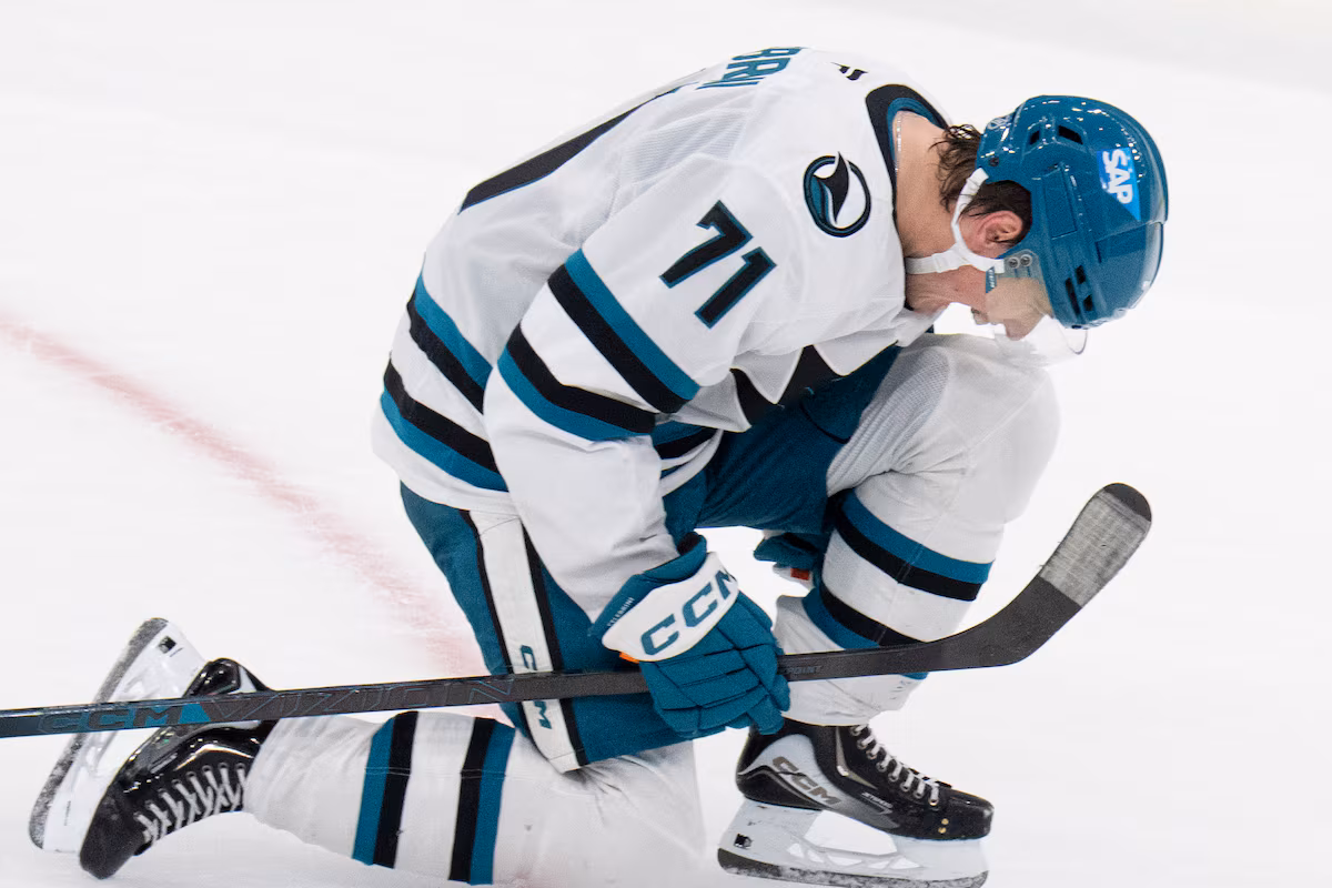 Celebrini marque deux fois alors que les Sharks se rassemblent pour battre le Tricolore