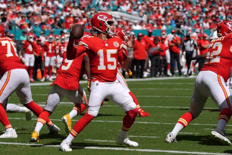 Choix des pros : Patrick Mahomes et Kansas City infligeront aux Raiders leur première défaite