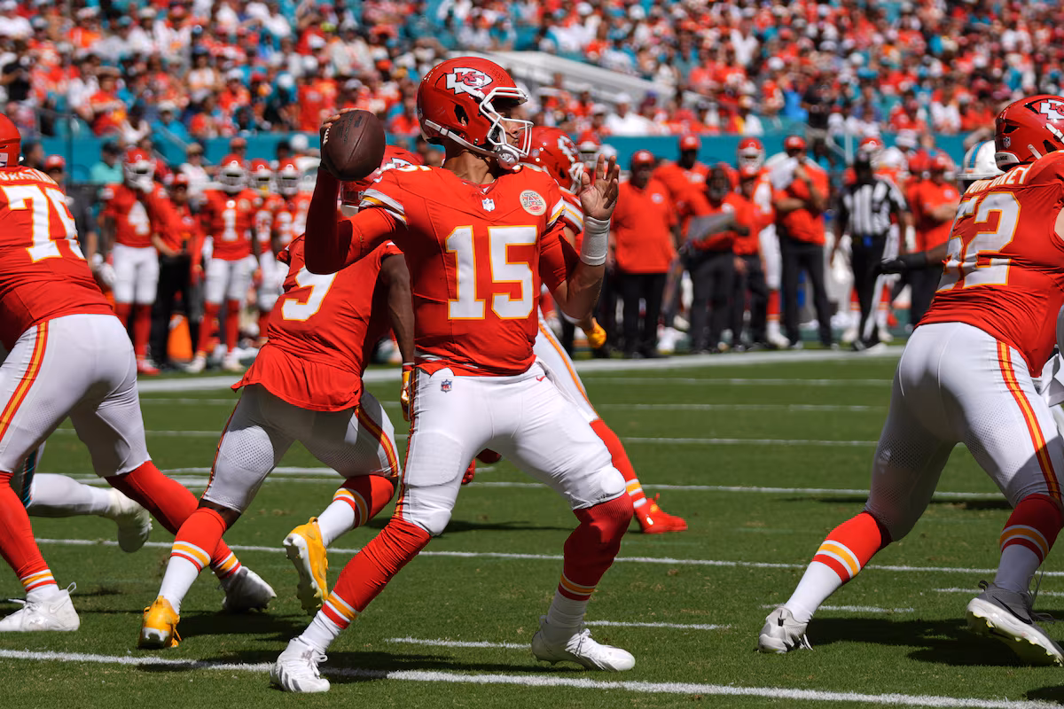 Choix des pros : Patrick Mahomes et Kansas City infligeront aux Raiders leur première défaite
