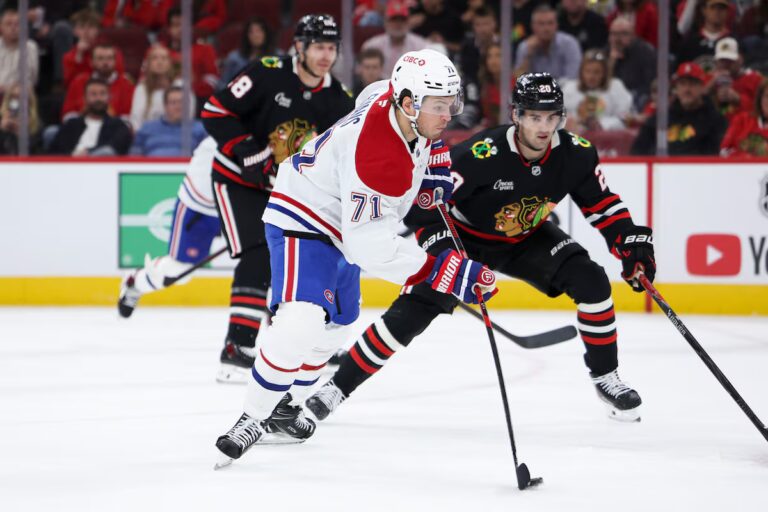 Evans marque deux fois alors que les Canadiens battent les Blackhawks 4-1