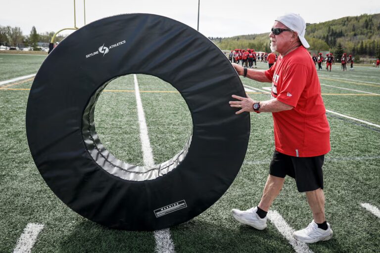 Hopkins, directeur de l'équipement des Stampeders, démissionnera après 55 ans