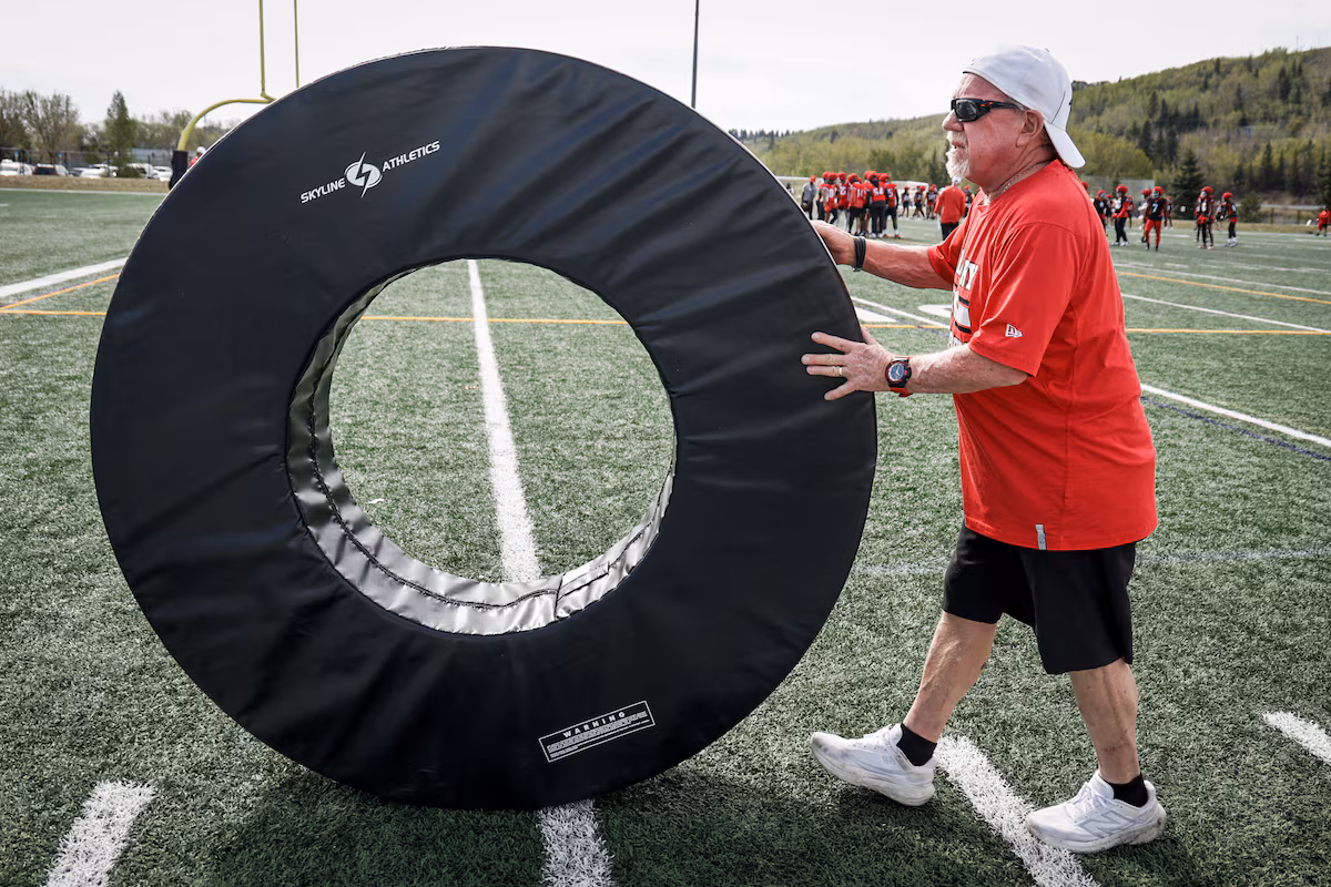 Hopkins, directeur de l'équipement des Stampeders, démissionnera après 55 ans