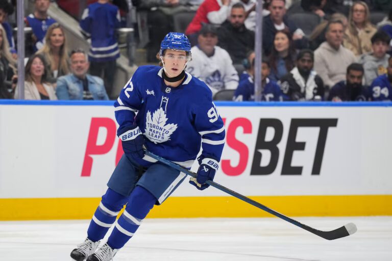 La recrue en titre de l'année dans la LNH dit à McKenna des Leafs de profiter de la balade