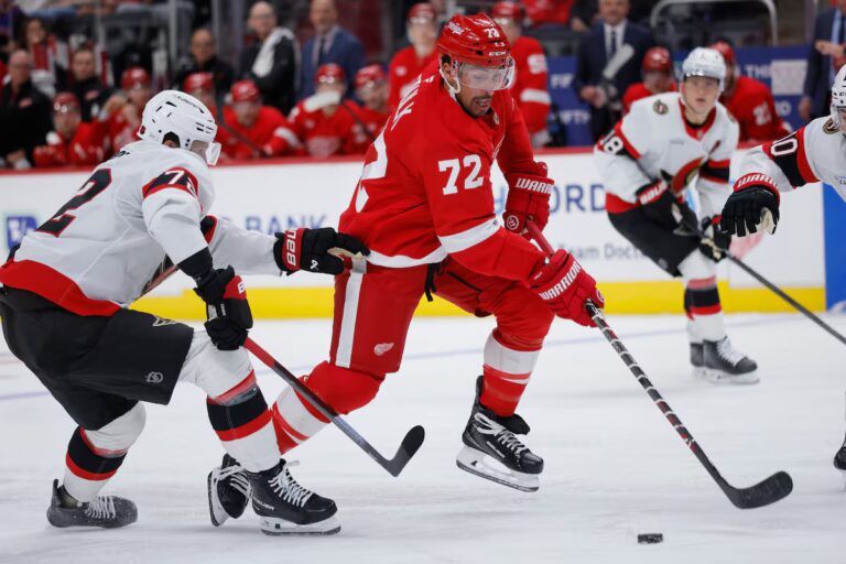 Larkin marque en retour à l'alignement alors que les Red Wings battent les Sénateurs 5-3