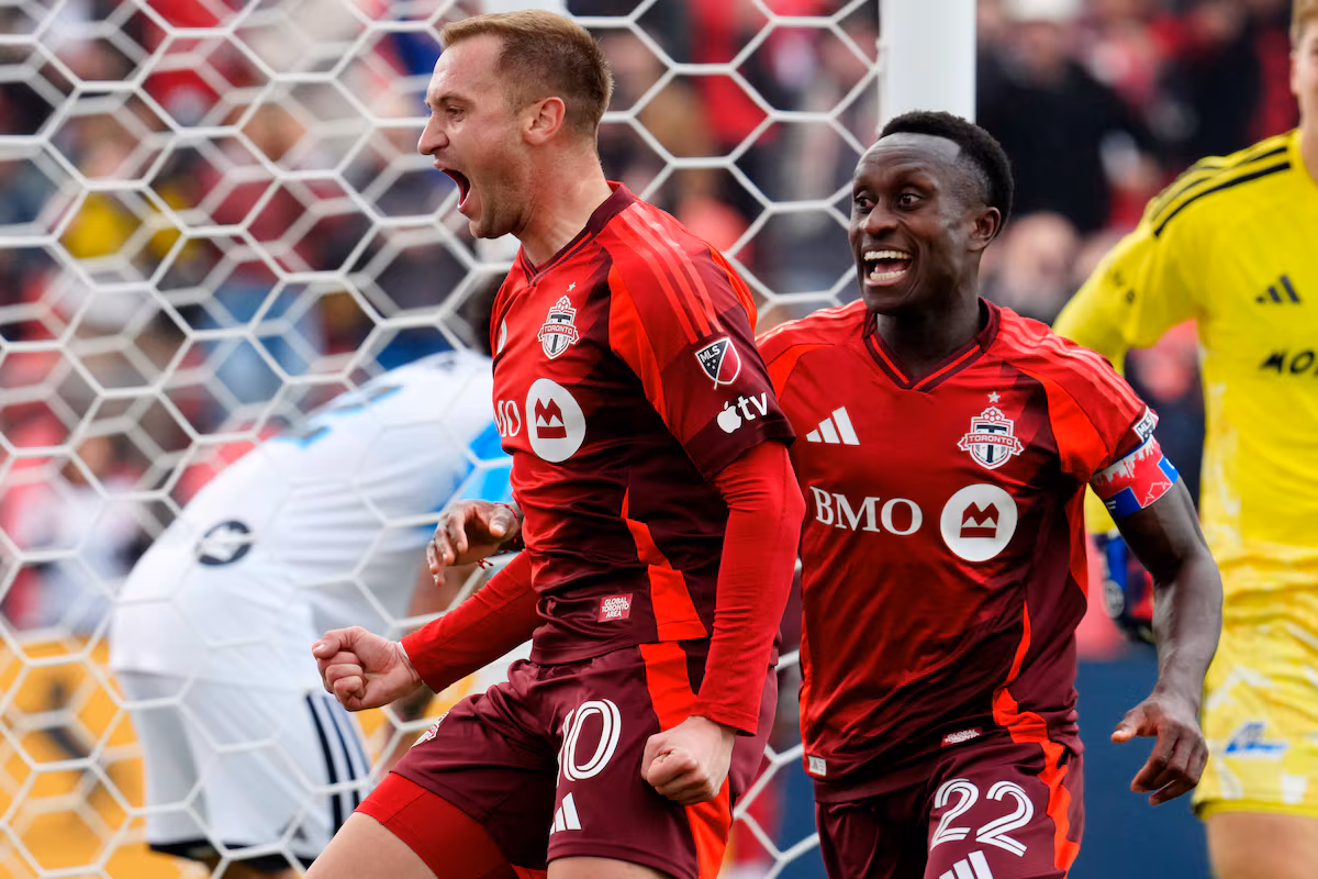 Le Toronto FC revient en force avec deux buts dans les arrêts de jeu pour surprendre le CF Montréal