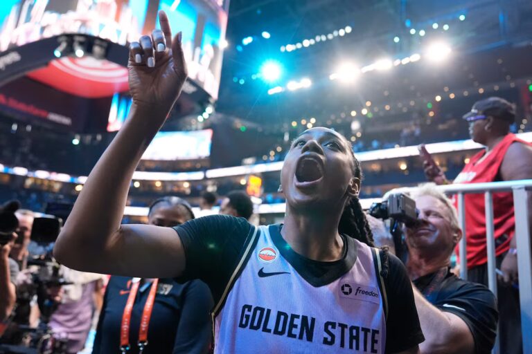 Le changement de composition par l'entraîneur Natalie Nakase fonctionne comme Valkyries même la série finale de la WNBA avec Dream