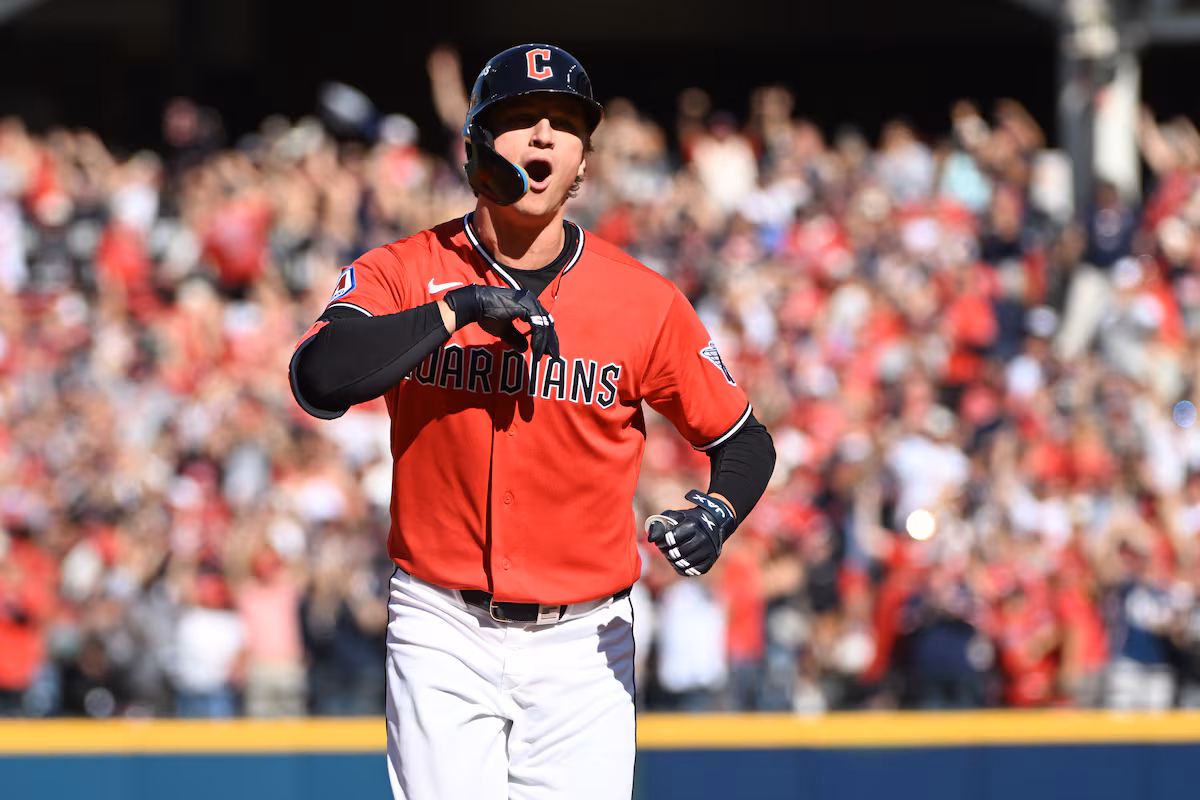 Le coup de circuit de Halpin renverse le match 3 alors que les Guardians battent les Rays pour prendre l'avance 2-1 de l'ALCS