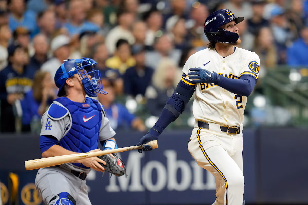 L'enclos des releveurs de Milwaukee tient ses promesses alors que les Brewers battent les Dodgers lors du premier match du NLCS