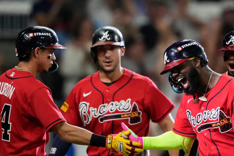 Les Braves ont battu les Phillies 6-2 pour remporter la série Wild Card