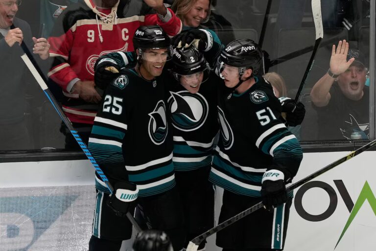 Les Sharks se remettent d'un déficit de deux buts pour battre les Canucks 3-2