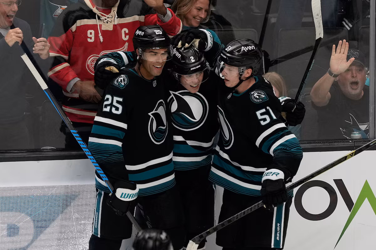 Les Sharks se remettent d'un déficit de deux buts pour battre les Canucks 3-2