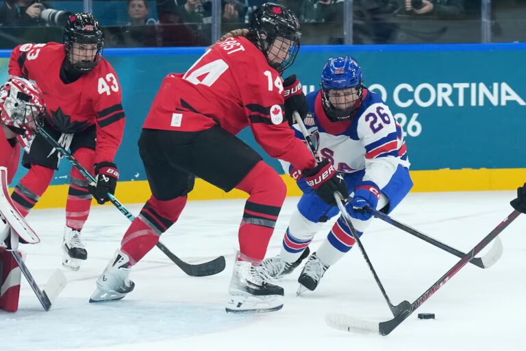 Les maillots du Canada et des États-Unis pour les prochains championnats du monde féminins ne sont pas clairs au milieu du différend de l'IIHF