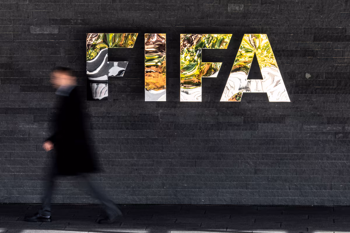 Lors de la réunion de confrontation de la FIFA, Infantino s'excuse pour la fureur de la Coupe du Monde mais laisse les critiques mécontentes