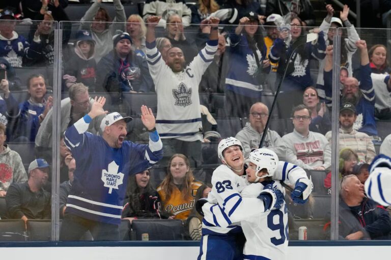 Matthews atteint 700 matchs et compte deux points dans la victoire des Maple Leafs contre les Blue Jackets