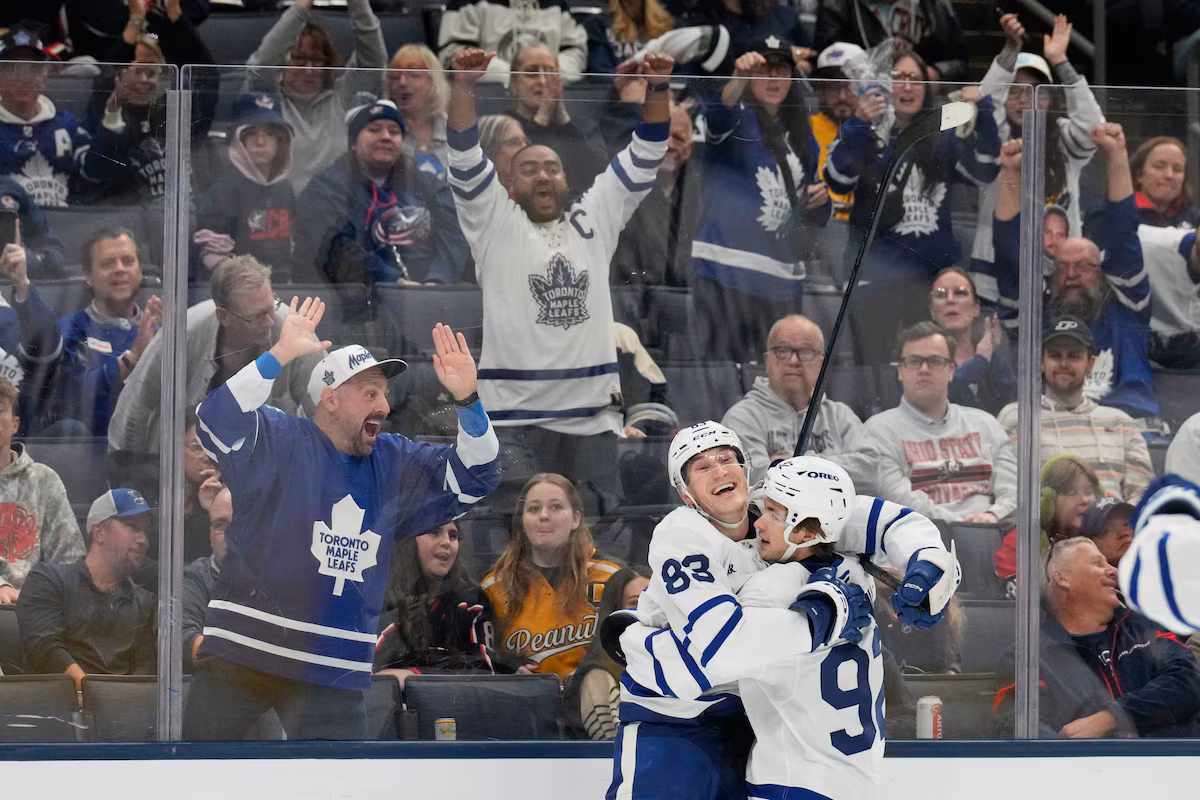 Matthews atteint 700 matchs et compte deux points dans la victoire des Maple Leafs contre les Blue Jackets