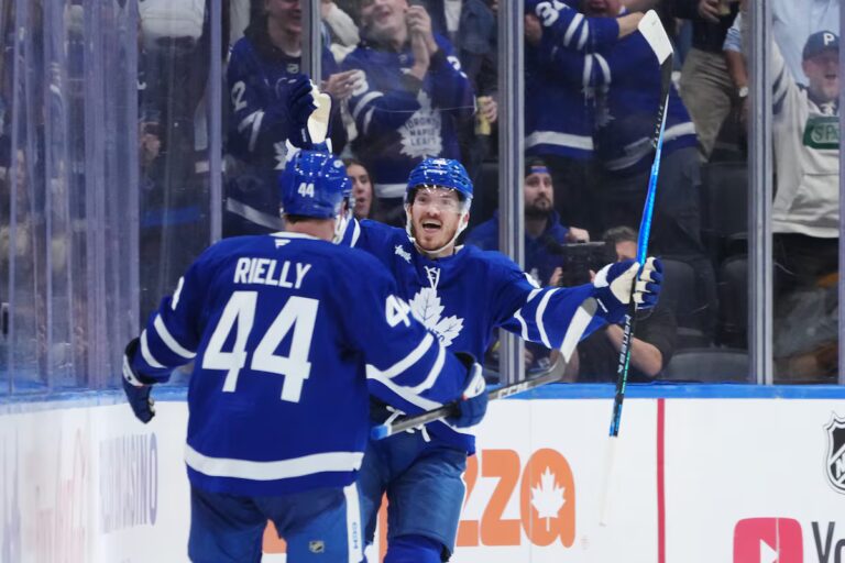 Matthews marque en prolongation pour mener les Leafs devant les Predators