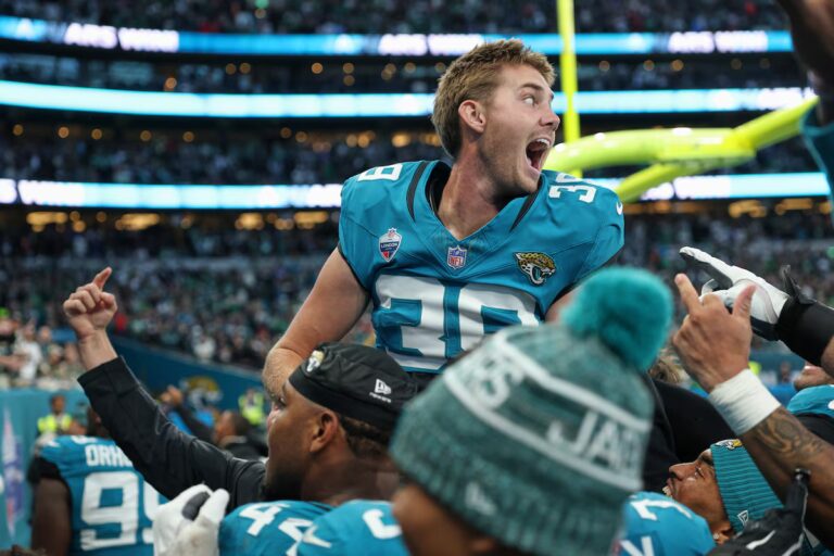 NFL Roundup: Little frappe un FG de 57 verges tard alors que les Jaguars devancent les Eagles à Londres