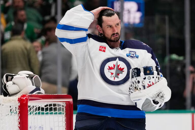 N'étant plus résolus, les Jets se sont brûlés en échangeant Hellebuyck au New Jersey