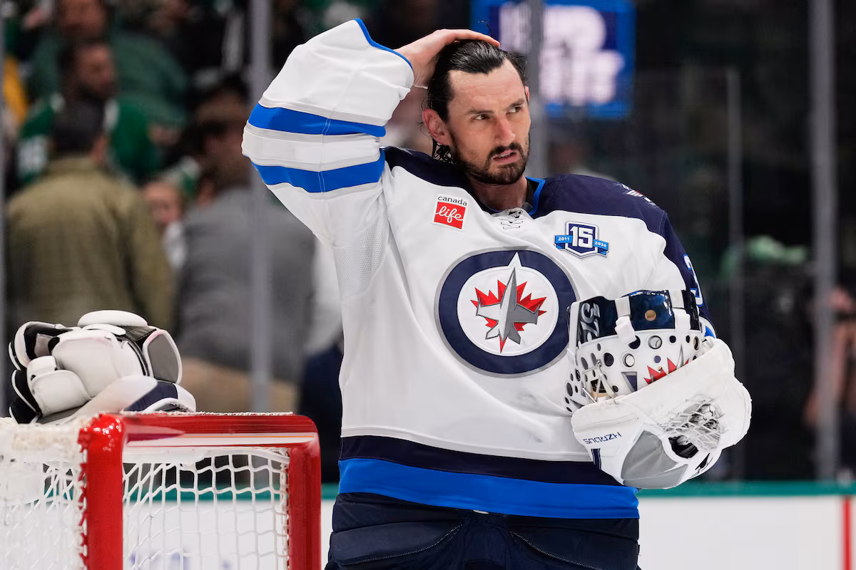 N'étant plus résolus, les Jets se sont brûlés en échangeant Hellebuyck au New Jersey