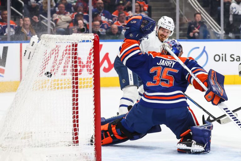 Nylander marque son 300e but en carrière alors que les Leafs battent les Oilers