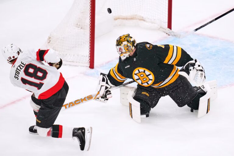 Tim Stutzle marque trois points alors que les Sénateurs invaincus écrasent les Bruins 4-1