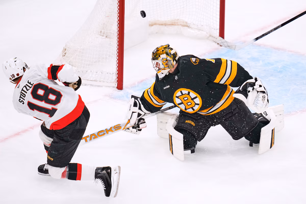 Tim Stutzle marque trois points alors que les Sénateurs invaincus écrasent les Bruins 4-1