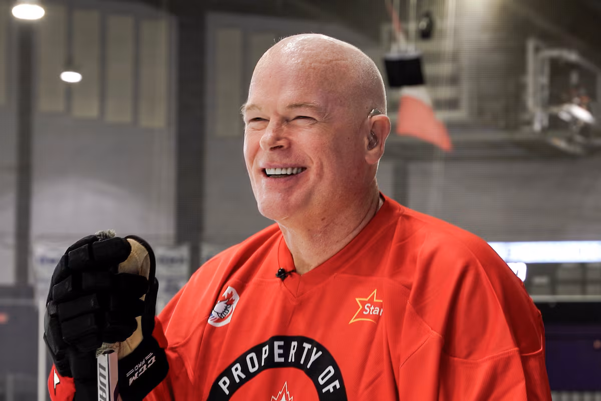 Un ancien joueur sourd de la LNH soutient l'équipe canadienne des Sourdlympiques