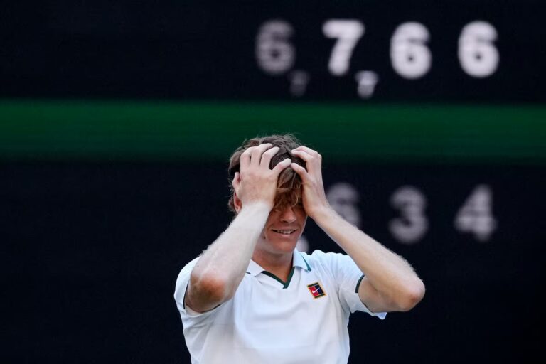 Un problème au genou oblige Jannik Sinner à conclure sa saison 2026 plus tôt