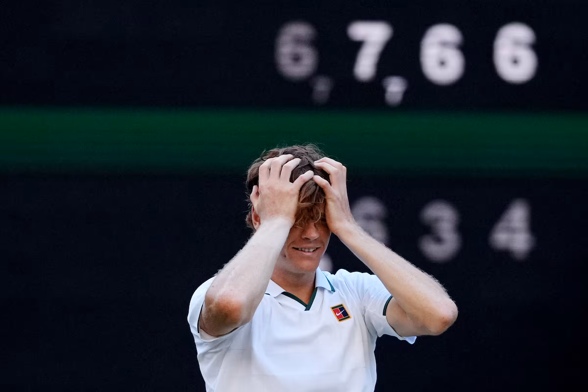 Un problème au genou oblige Jannik Sinner à conclure sa saison 2026 plus tôt